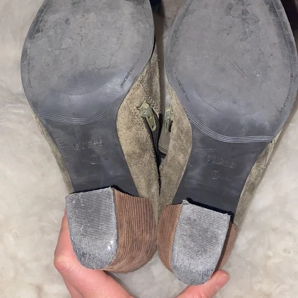 Guess Olive Suede HARDEY Pointed toe Bootie Size 8 - Picture 5 of 5